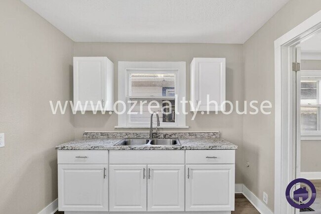 Building Photo - 1840 Marne Ave