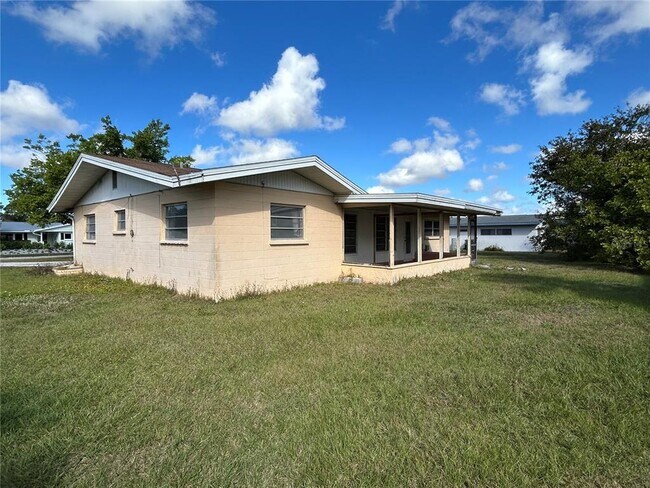 Building Photo - 626 Chevy Chase Dr