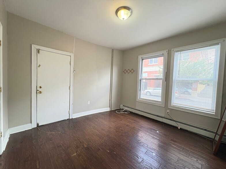 191 Wegman Pkwy 1L - 187 Wegman Pky