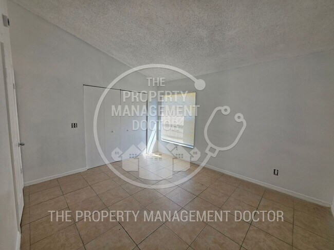 Building Photo - 1617 Crossridge Dr