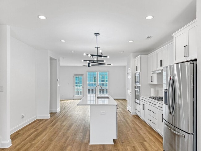 Building Photo - Breathtaking Townhome in Cosby Village!