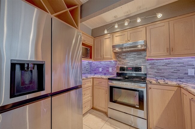 Building Photo - 6311 Crestside Dr