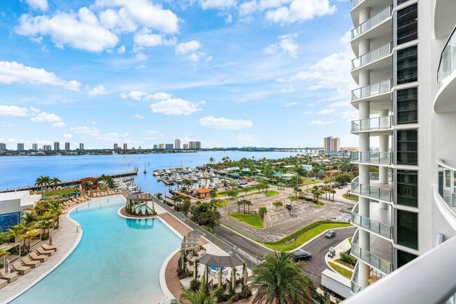 Building Photo - 220 Lake Shore Dr