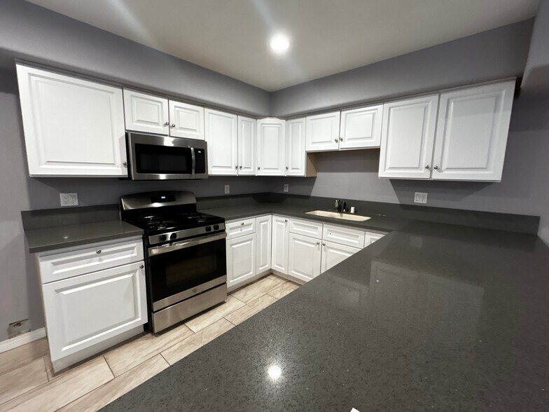 Kitchen - 6466 Balboa Blvd