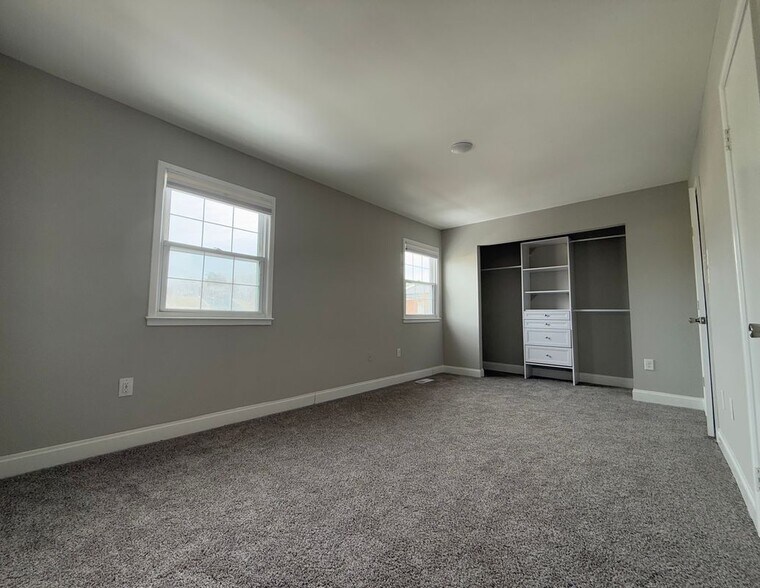 Building Photo - 2819 Banks Ct