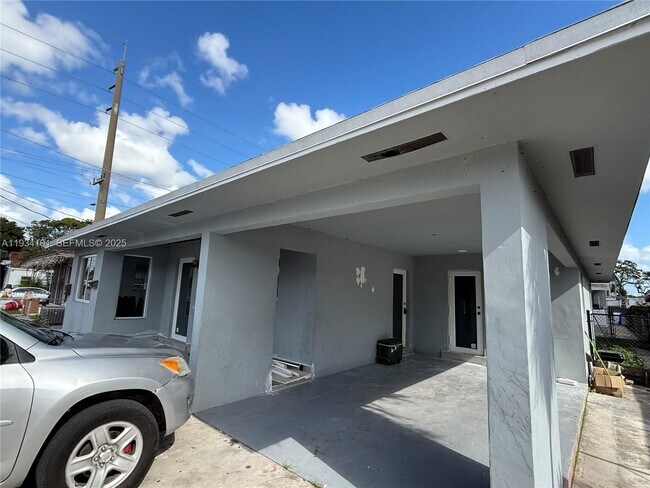 Building Photo - 1055 NW 34th Ave