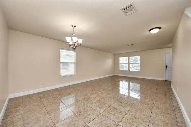 Building Photo - 2515 Knoll Shadows Ln