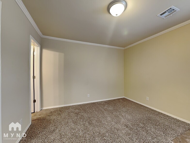 Building Photo - 3504 E Gillette St