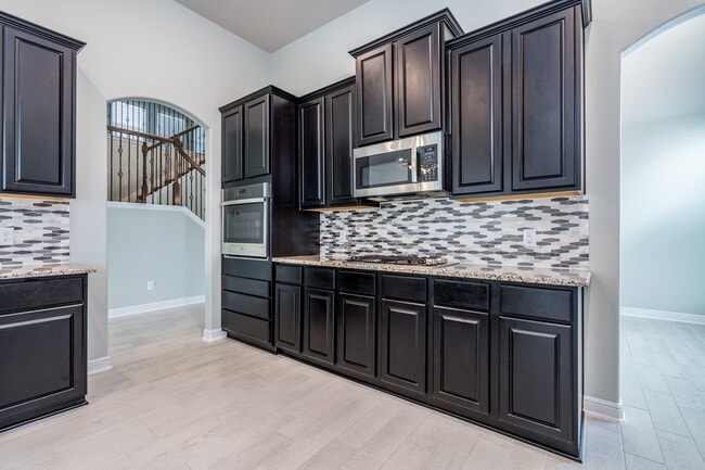 Building Photo - 204 Upland Dr