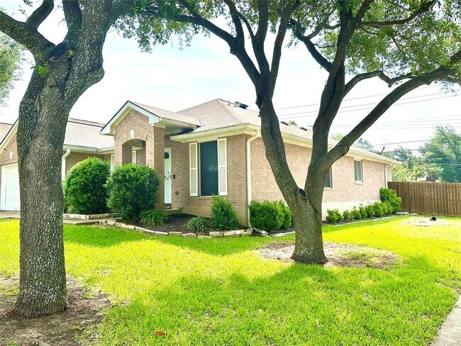 Building Photo - 14901 Babbling Brook Dr