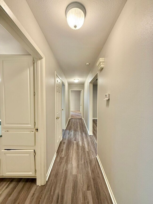 Building Photo - Langley Westminster Duplex