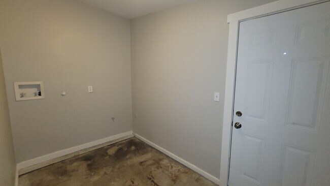 Building Photo - Recently remodeled 2 Bedroom 2 Bathroom