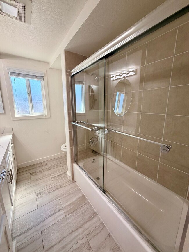 Building Photo - Remodeled 1 Bedroom Unit in Orange