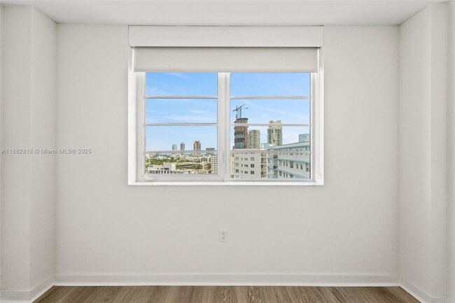 Building Photo - 910 West Ave