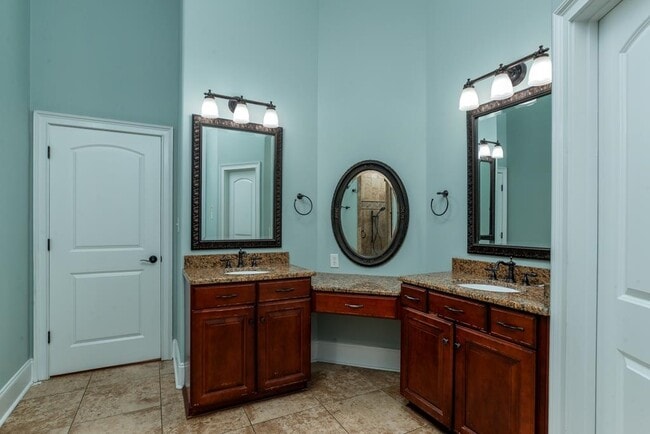 Building Photo - 205 Utopiate Ct