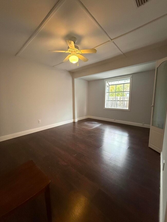 Building Photo - 714 W Lakewood Rd