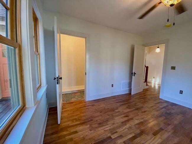 Building Photo - 412 W Ila St