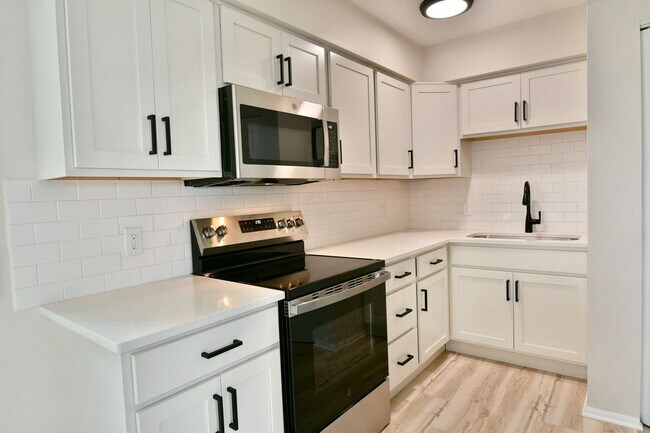 Building Photo - 72-78 S Roanoke