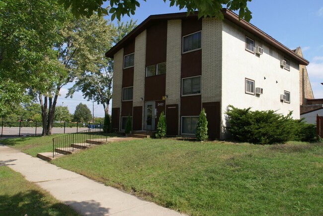 Building Photo - 2417 17th Ave S