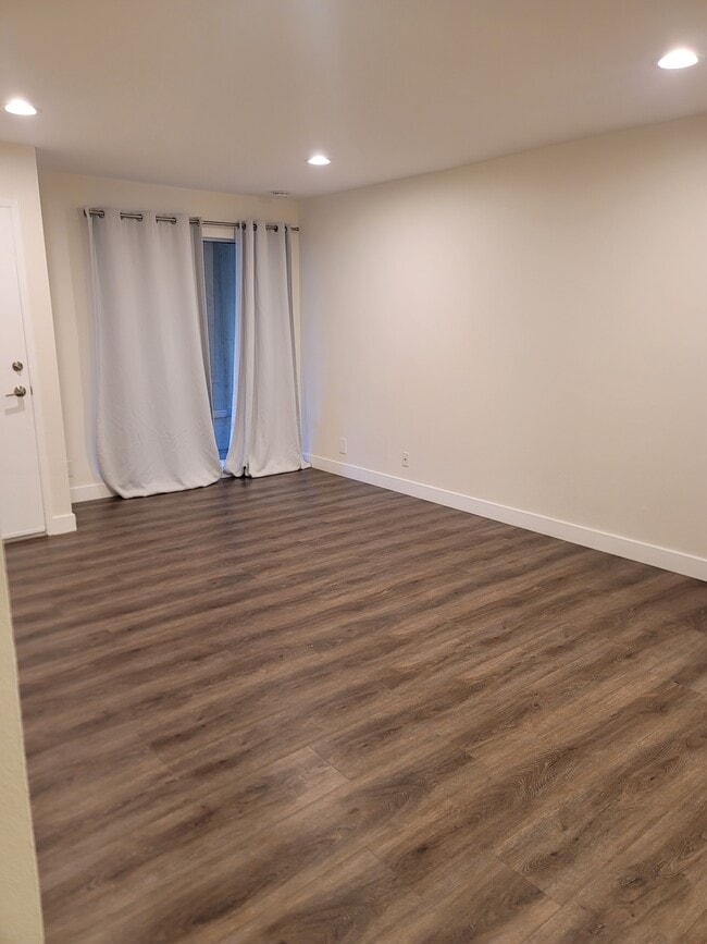 Building Photo - 745 E Bradley Ave