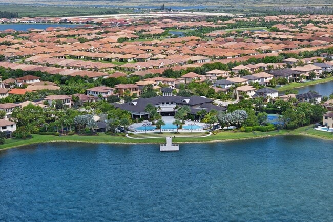 Building Photo - 8545 Watercrest Cir E