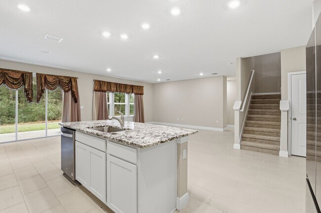 Building Photo - Finley Woods 4 bedroom 3 bath.