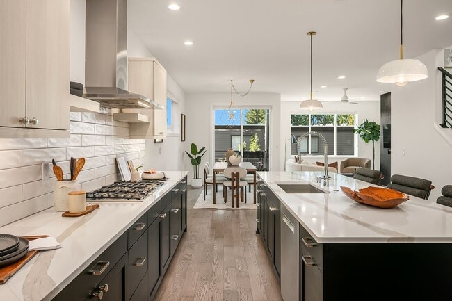 Building Photo - 4bd/3.25 Kirkland Home