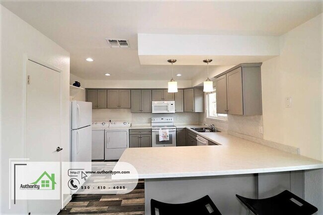 Building Photo - 4445 Dogwood Ln