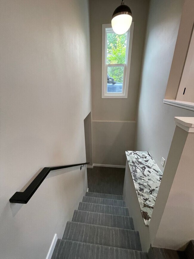 Building Photo - Newly Remodeled 2 Bed 1.5 Bath Home will Large Oversized 2-Stall Garage!