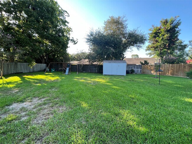 Building Photo - 13650 Cherrydown St