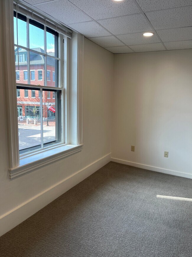 Building Photo - 39 Pleasant St