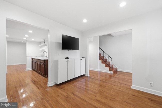 Building Photo - 10 Raleigh Pl