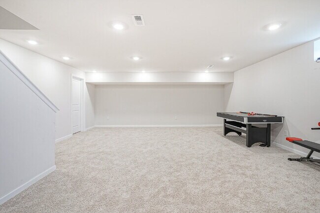 Building Photo - 32 Westmont Dr