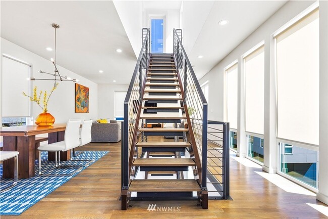 Building Photo - Modern & Chic Ballard Stand-Alone Home Nea...