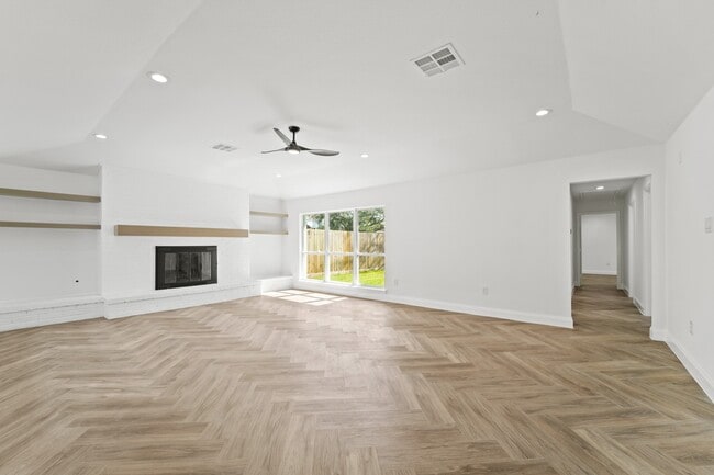 Building Photo - 10722 Lynbrook Dr