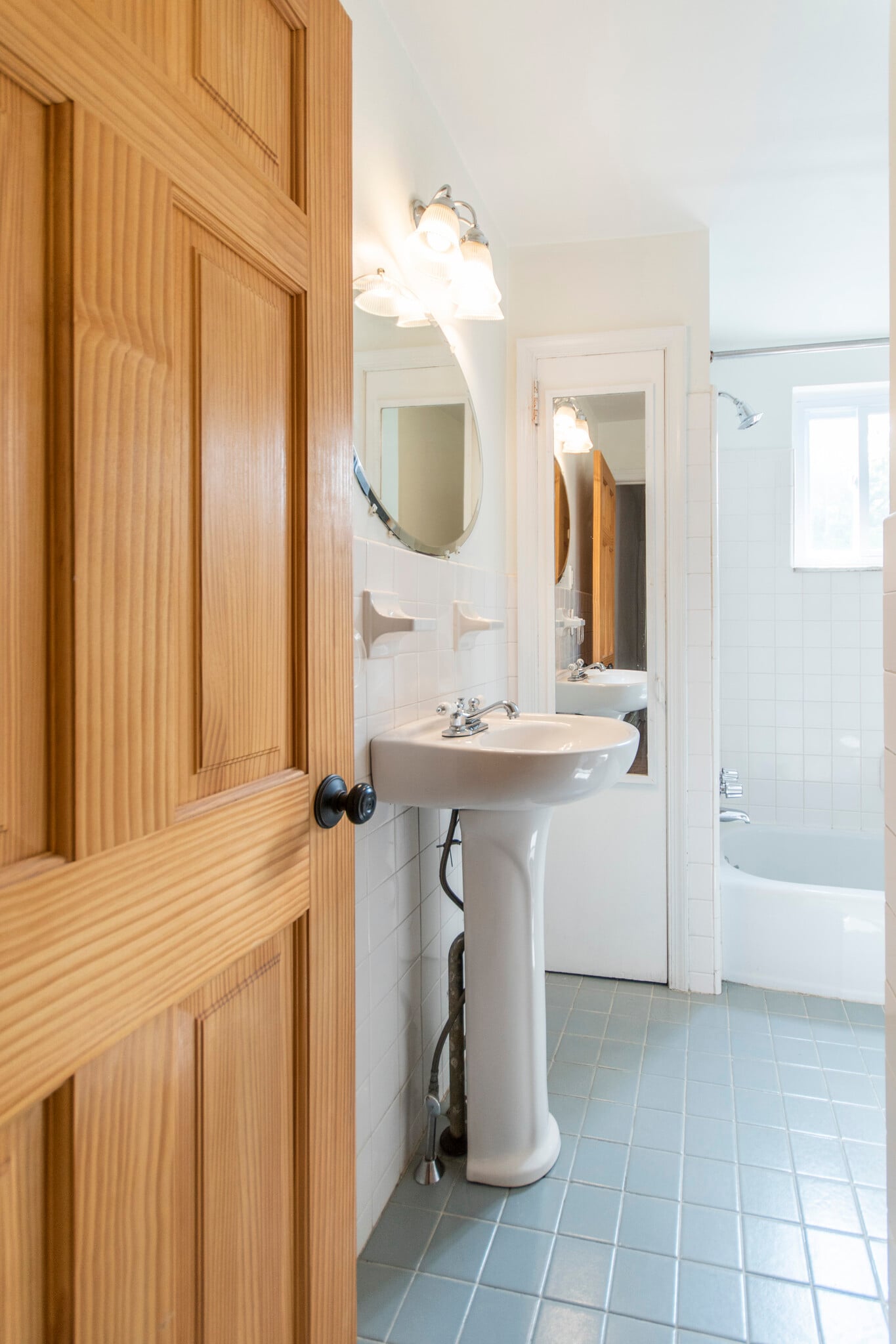 Building Photo - 527 S Lecount St