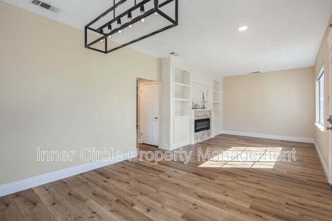 Building Photo - 342 Chaucer Dr