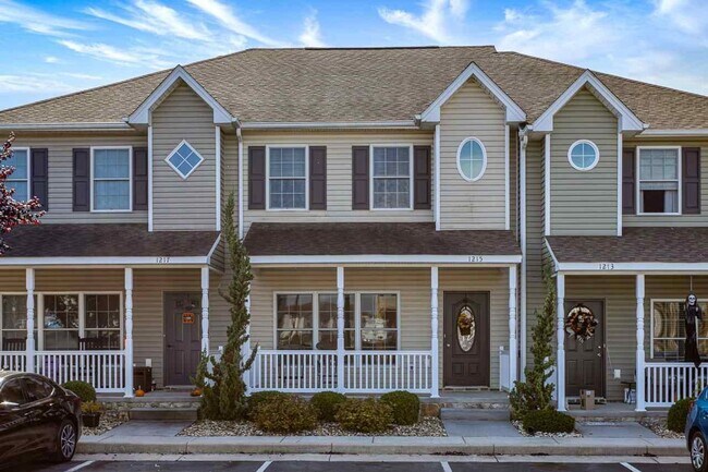 Primary Photo - Liberty Square Townhouse with Upgrades!