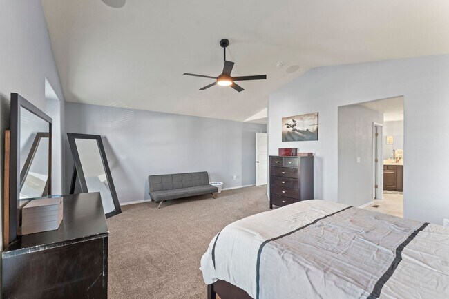 Building Photo - Beautiful 5-Bedroom, 4-Bathroom Home with ...