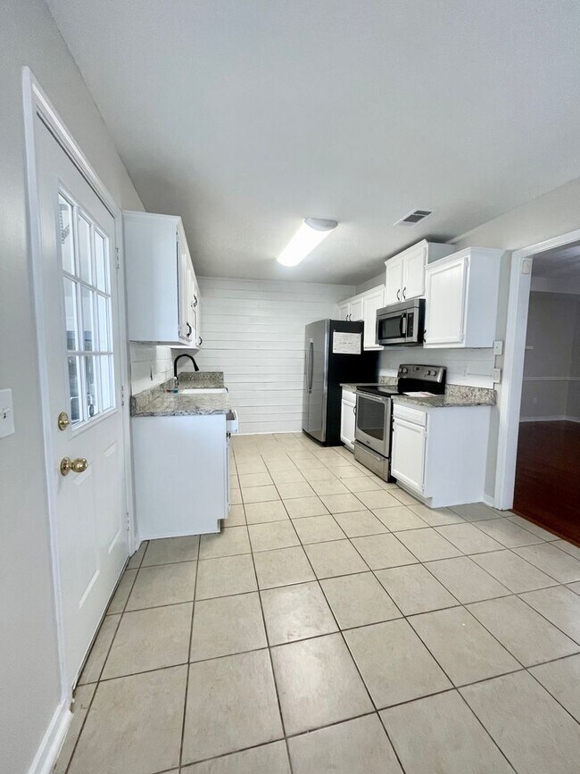 3/2 Available for Rent in Richland! *RENT 113 Bradford Pl