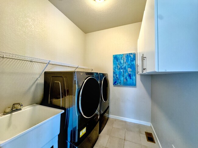 Building Photo - 9344 Beaver Brook Dr