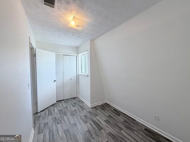 Building Photo - 460 Rustwood Dr