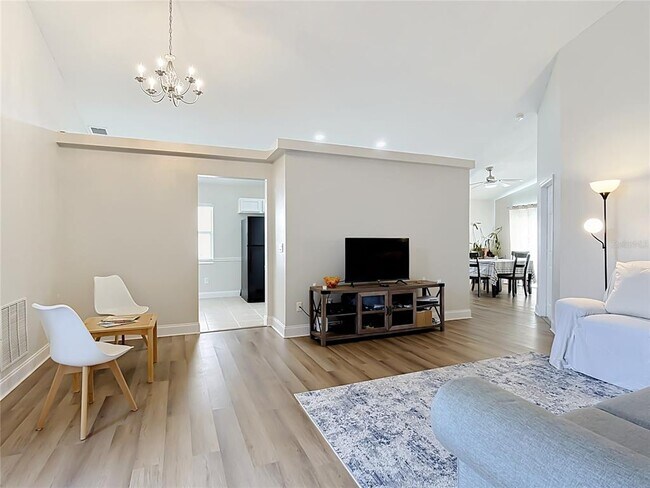 Building Photo - 1128 Pinedale Dr