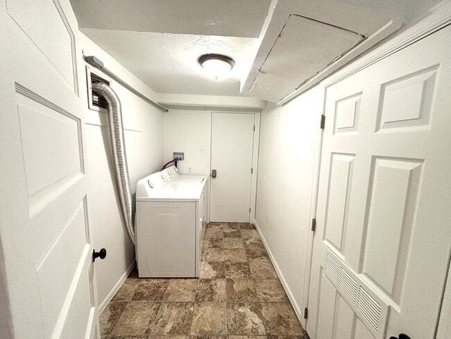 Building Photo - 119 E Leslie Ave