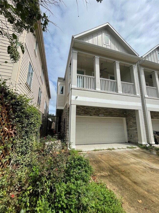 Building Photo - 1211 Marconi St