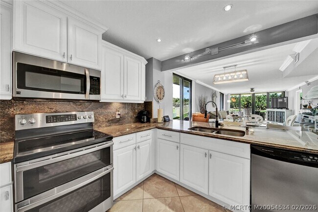 Building Photo - 10680 S Ocean Dr