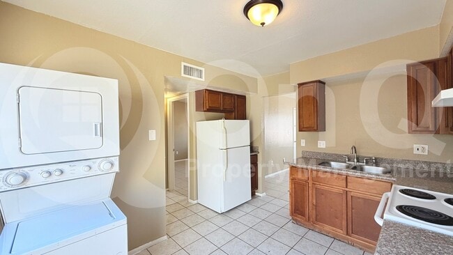 Building Photo - 6742 W Palmaire Ave