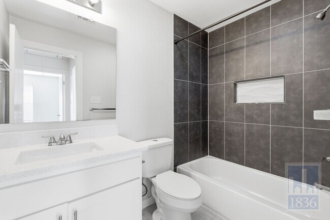 Building Photo - 1308 Southport Dr