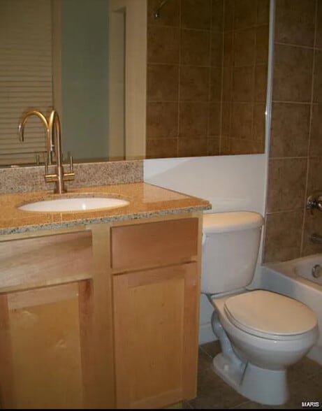 Granite countertop - 5350 Pershing Ave