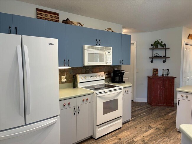 Building Photo - 3205 SE 23rd Pl